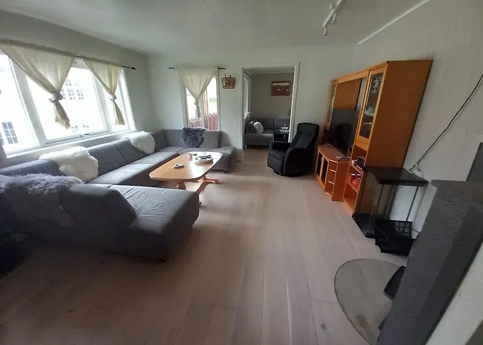Arctic Paradise - 4 Bedroom In Apartment
