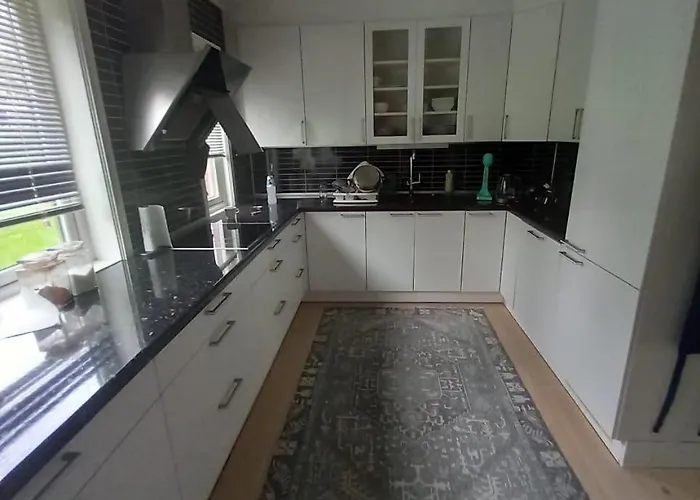 Arctic Paradise - 4 Bedroom In Apartment *