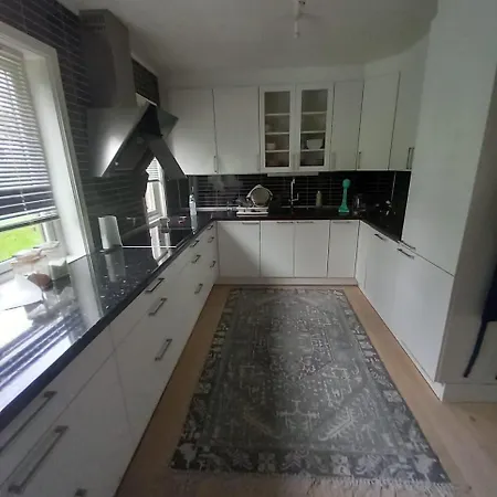 Arctic Paradise - 4 Bedroom In Apartment *